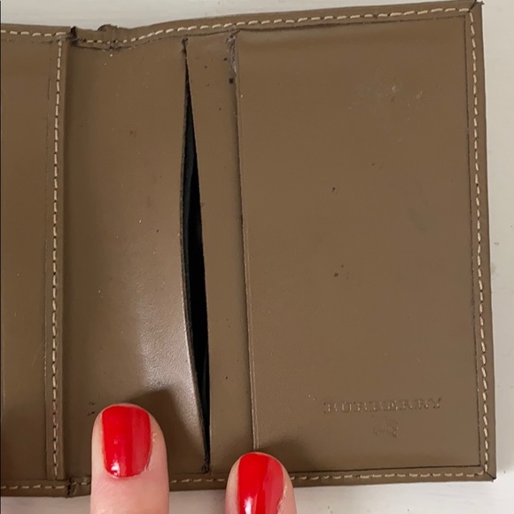 Beautiful Authentic Burberry wallet - Picture 3 of 7